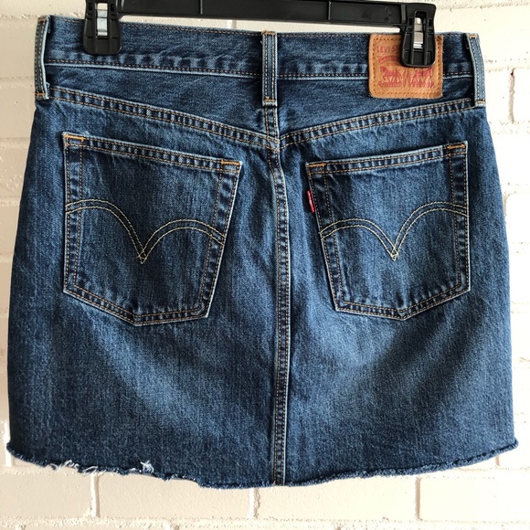 Levi’s Raw Edge Deconstructed Jean Skirt, Size 27 - Picture 2 of 4